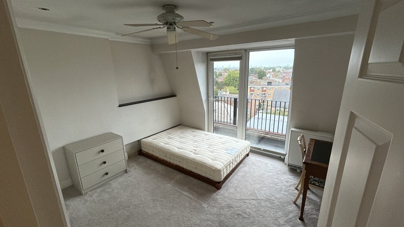 Room Fulham High Street in Greater London