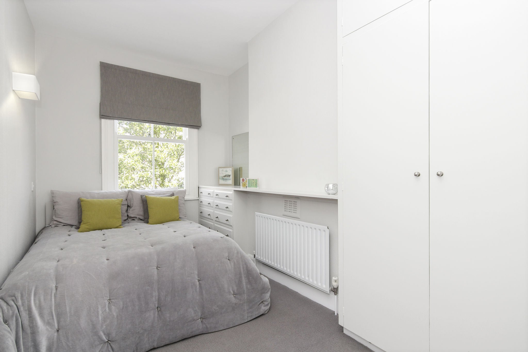 Flat Hugon Road in Greater London