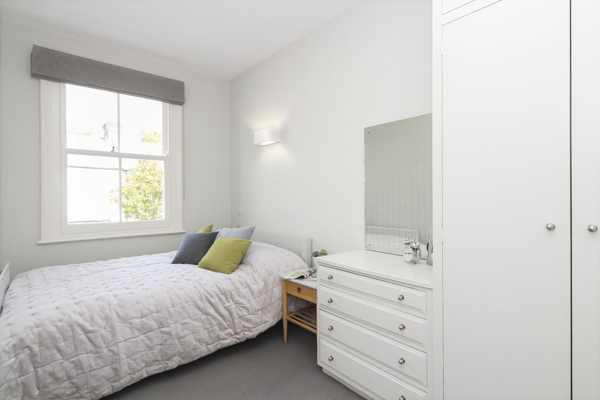 Flat Hugon Road in Greater London