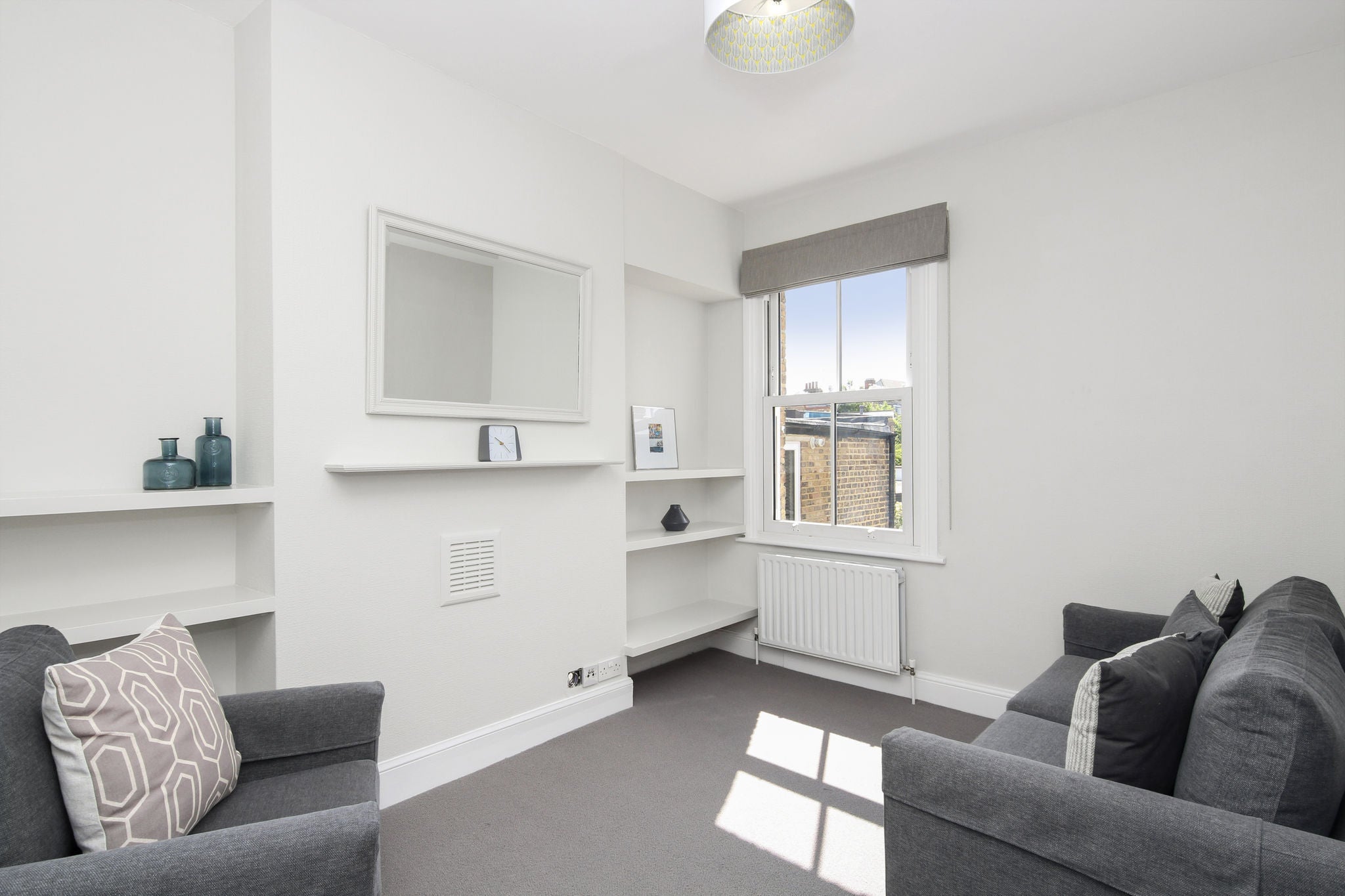 Flat Hugon Road in Greater London