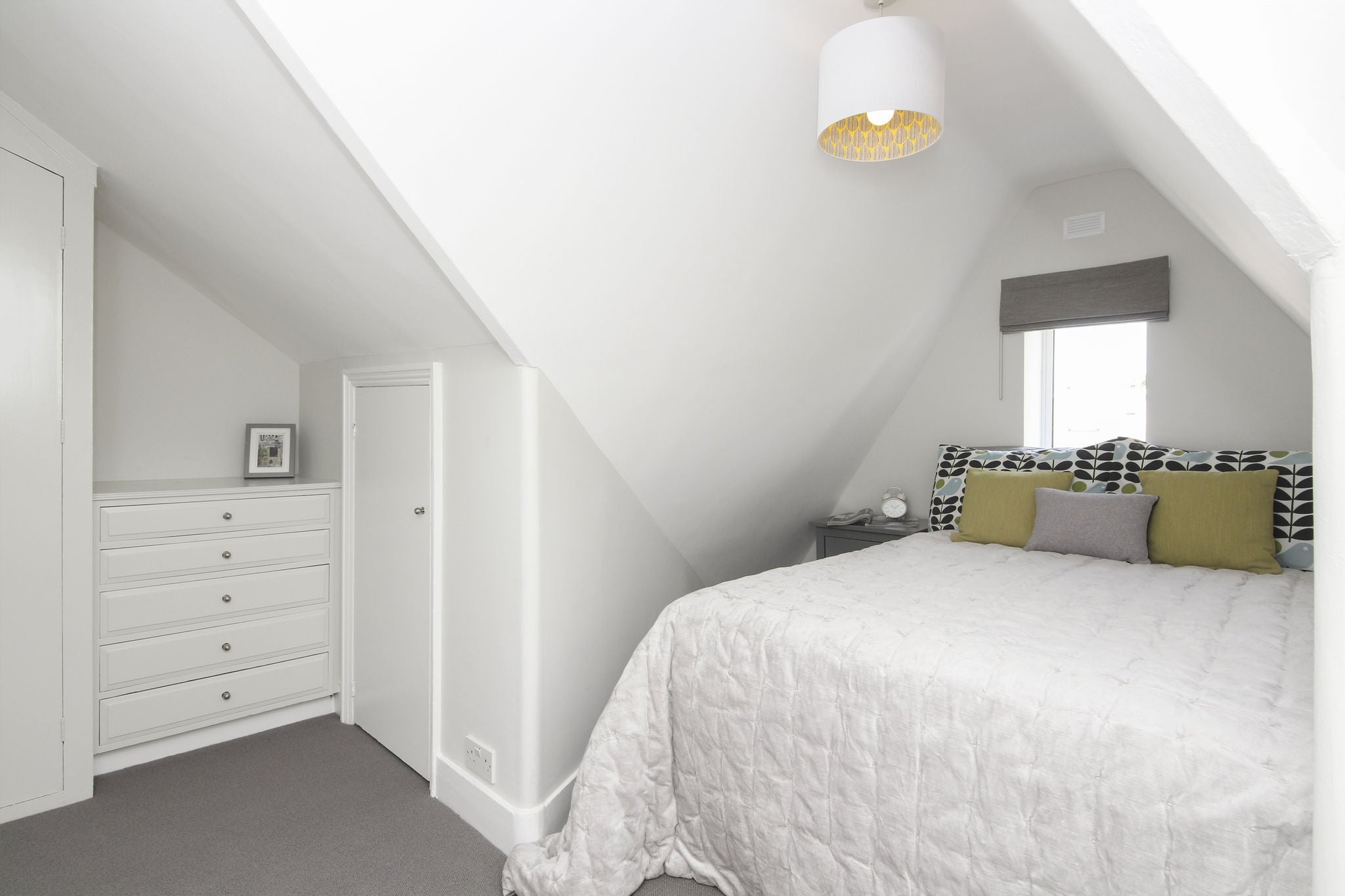 Flat Hugon Road in Greater London