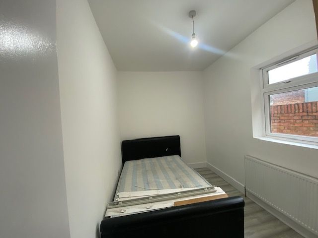 Flat Villiers Road in Greater London