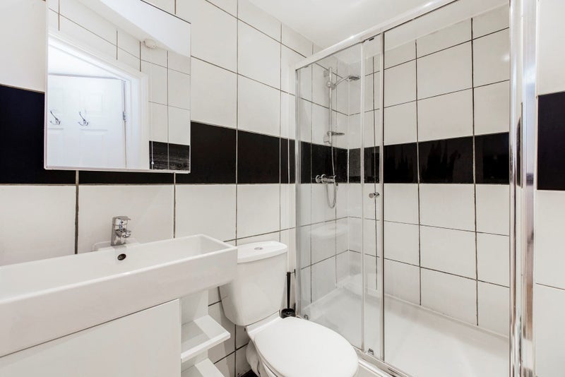 Room Willesden Lane in Greater London
