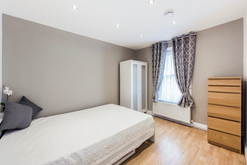 Room Willesden Lane in Greater London