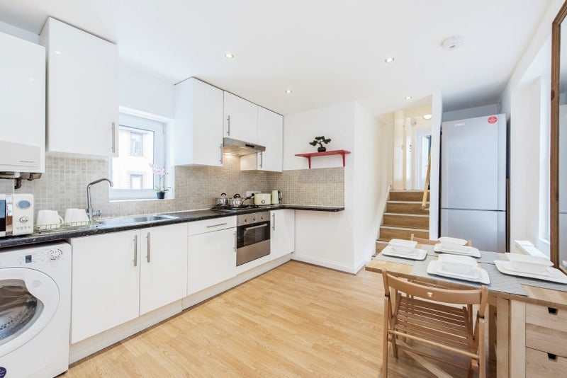 Room Willesden Lane in Greater London
