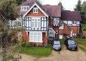 Flat Lassell Gardens in Maidenhead