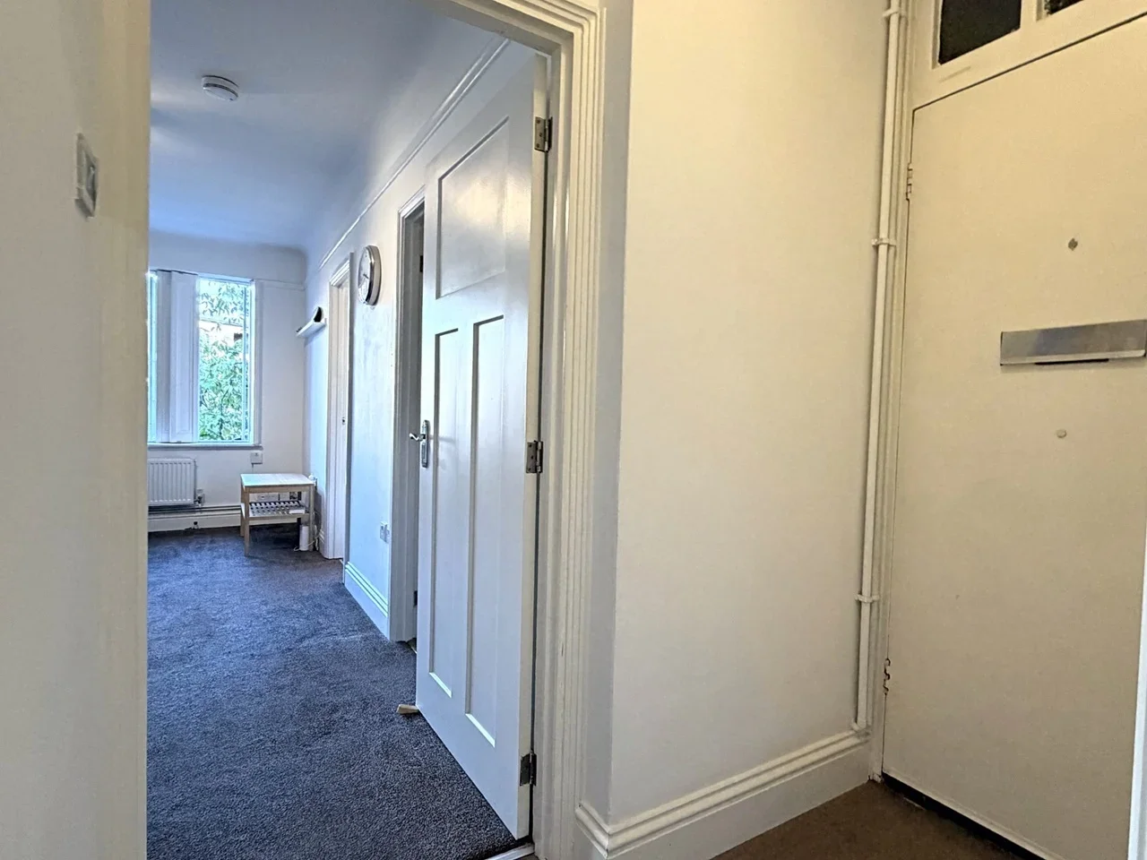 Flat Mortimer Crescent in Greater London
