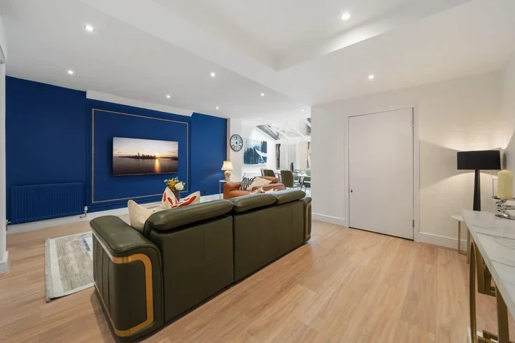 House Hertford Street in City of Westminster