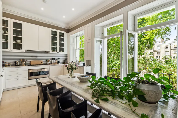 Flat Ladbroke Gardens in Greater London