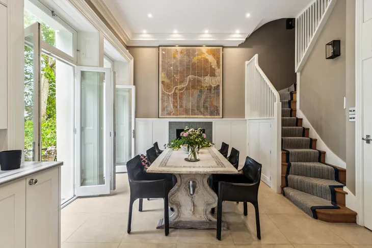 Flat Ladbroke Gardens in Greater London