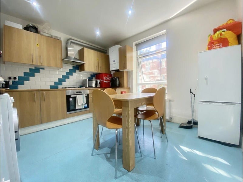Room Camberwell Grove in Greater London