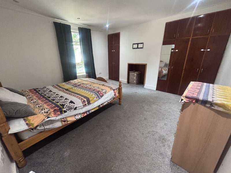 Room Camberwell Grove in Greater London