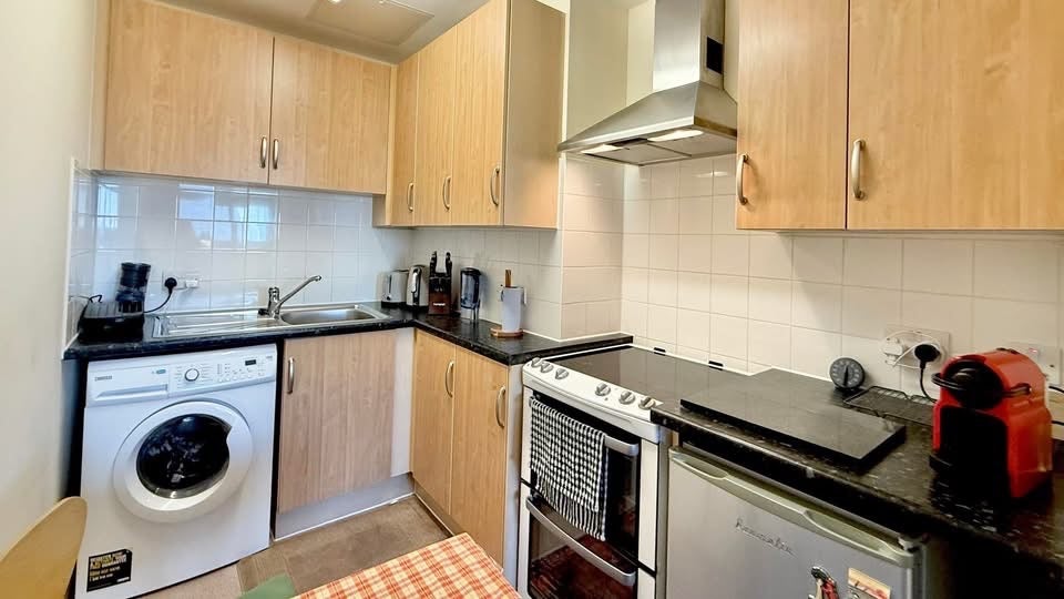 Flat Drayton Park in Greater London
