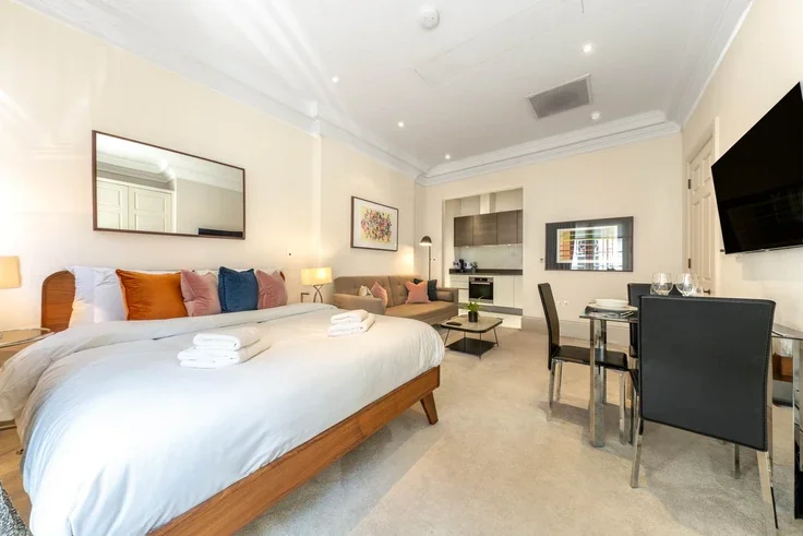 Flat Hertford Street in City of Westminster