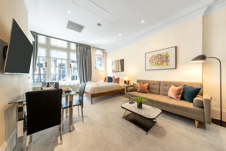 Flat Hertford Street in City of Westminster