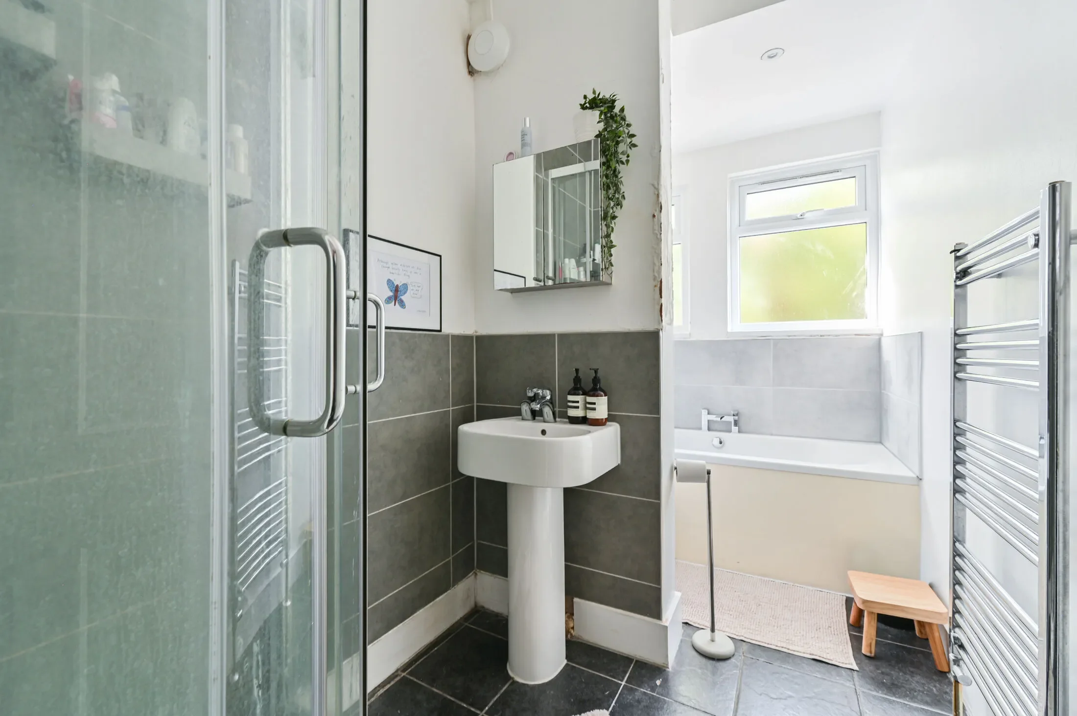 Flat Dinsmore Road in Greater London