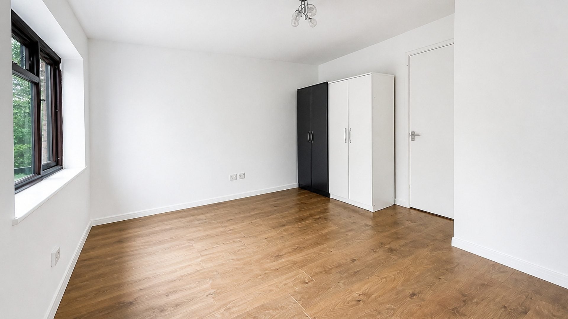 Flat Middlesex Road in Greater London