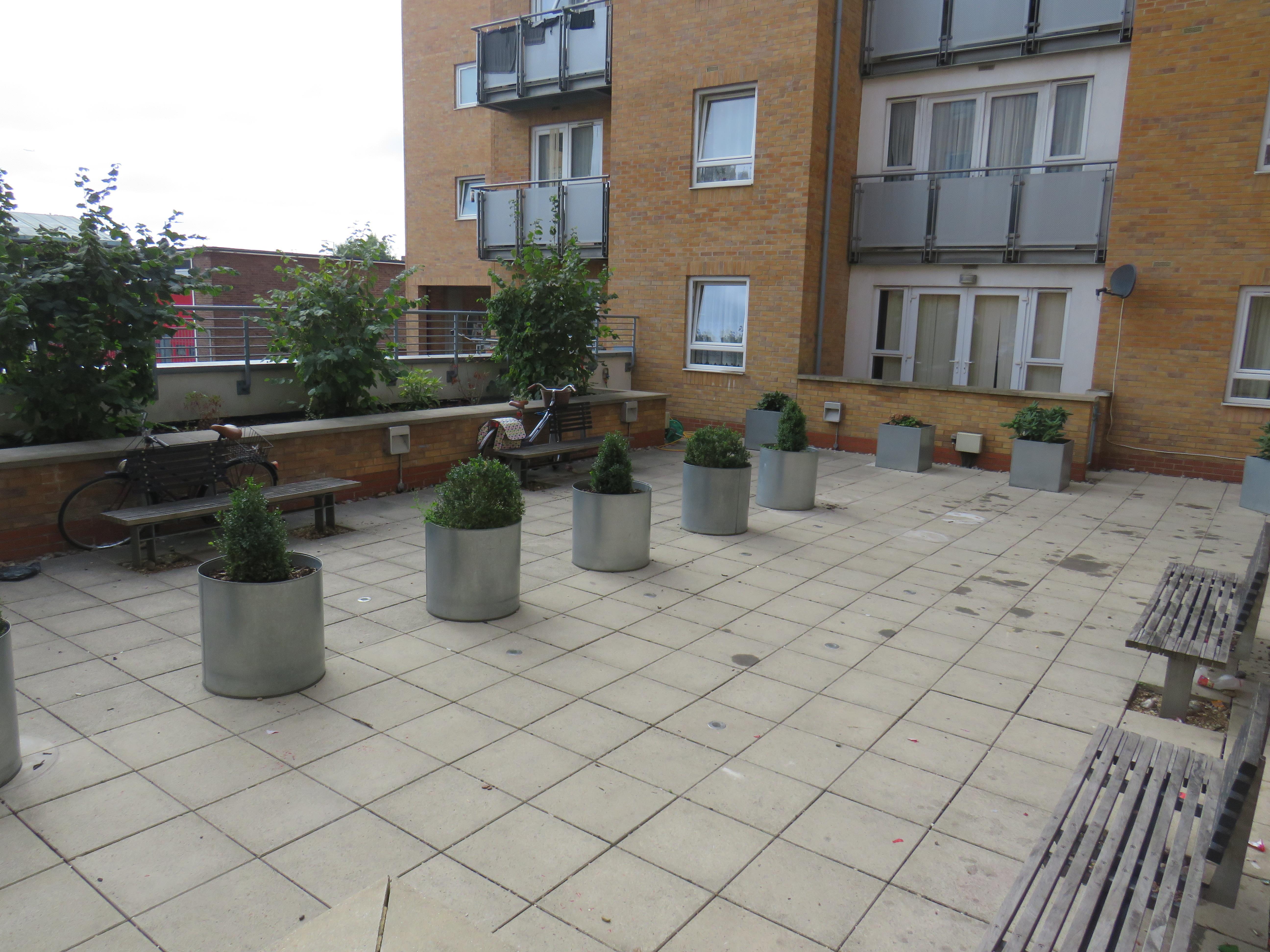 Flat Tuns Lane in Slough