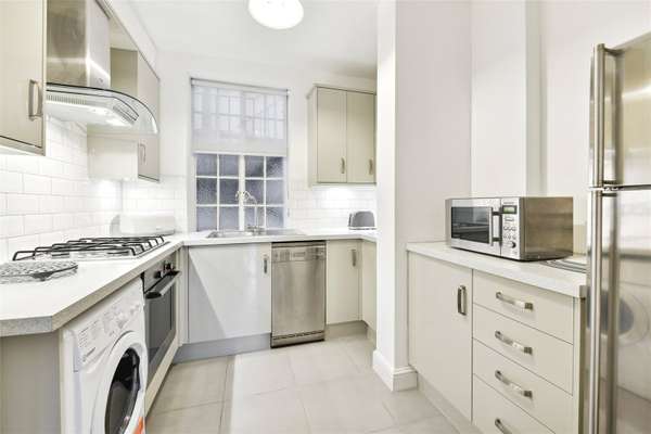 Flat Tufton Street in City of Westminster