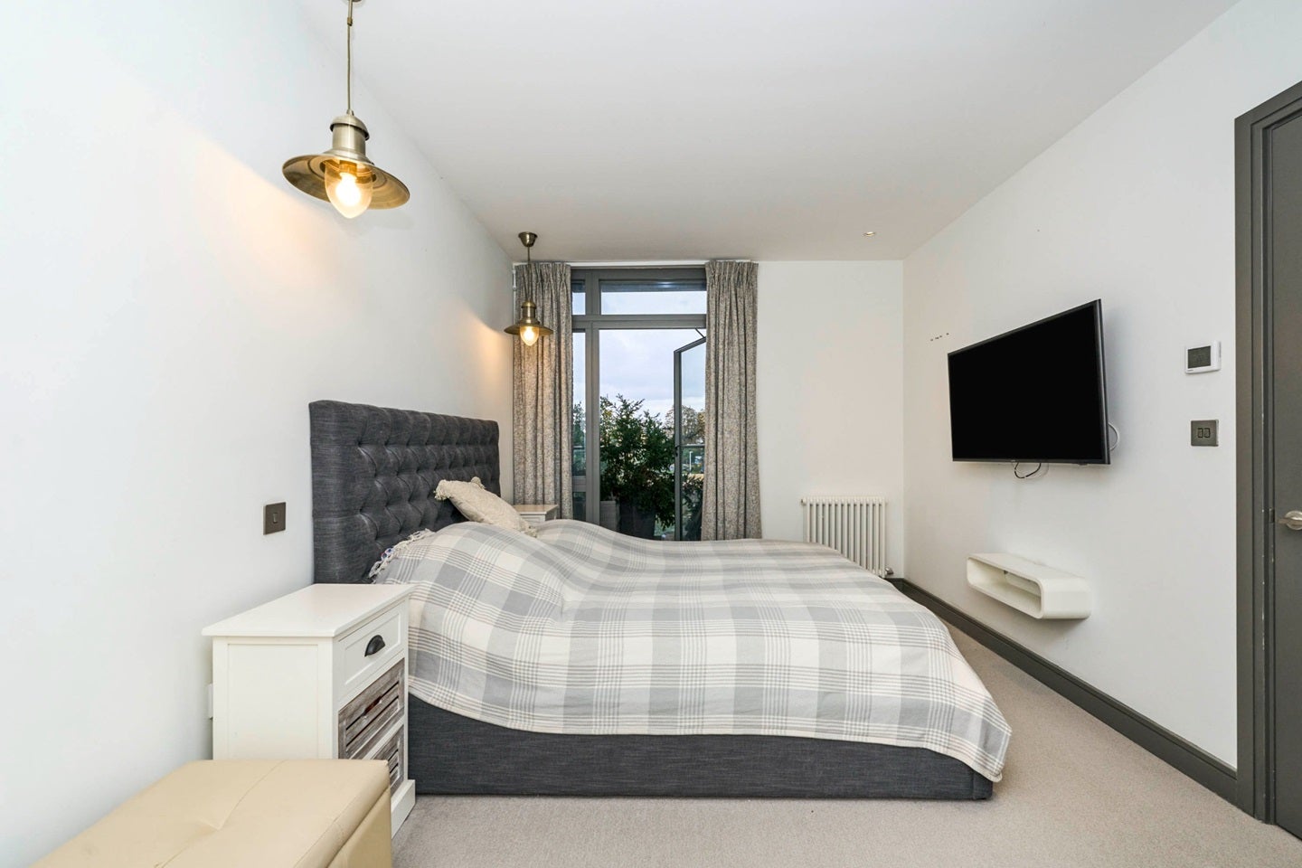 Flat Twickenham Junction Rough in Greater London