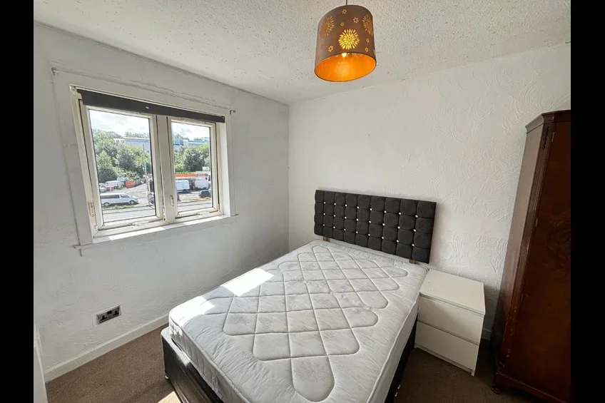 Flat West Buchanan Place in Paisley