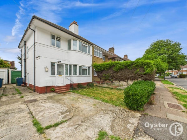 House Cheyneys Avenue in London