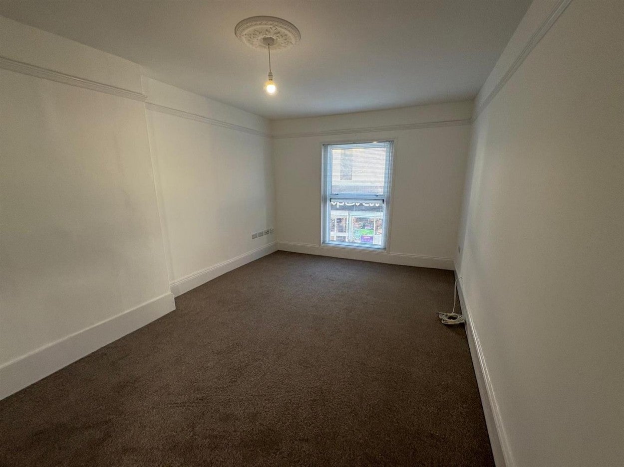 Flat Sparks Court in Arun