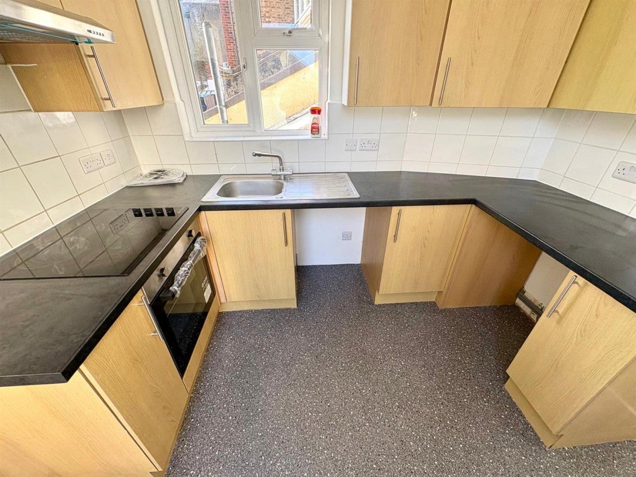 Flat Sparks Court in Arun