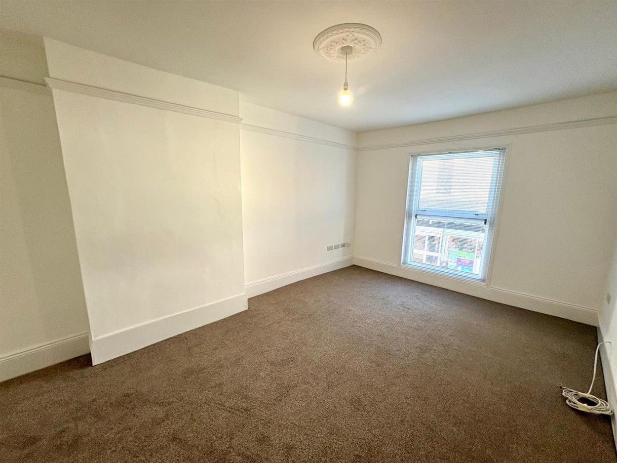 Flat Sparks Court in Arun