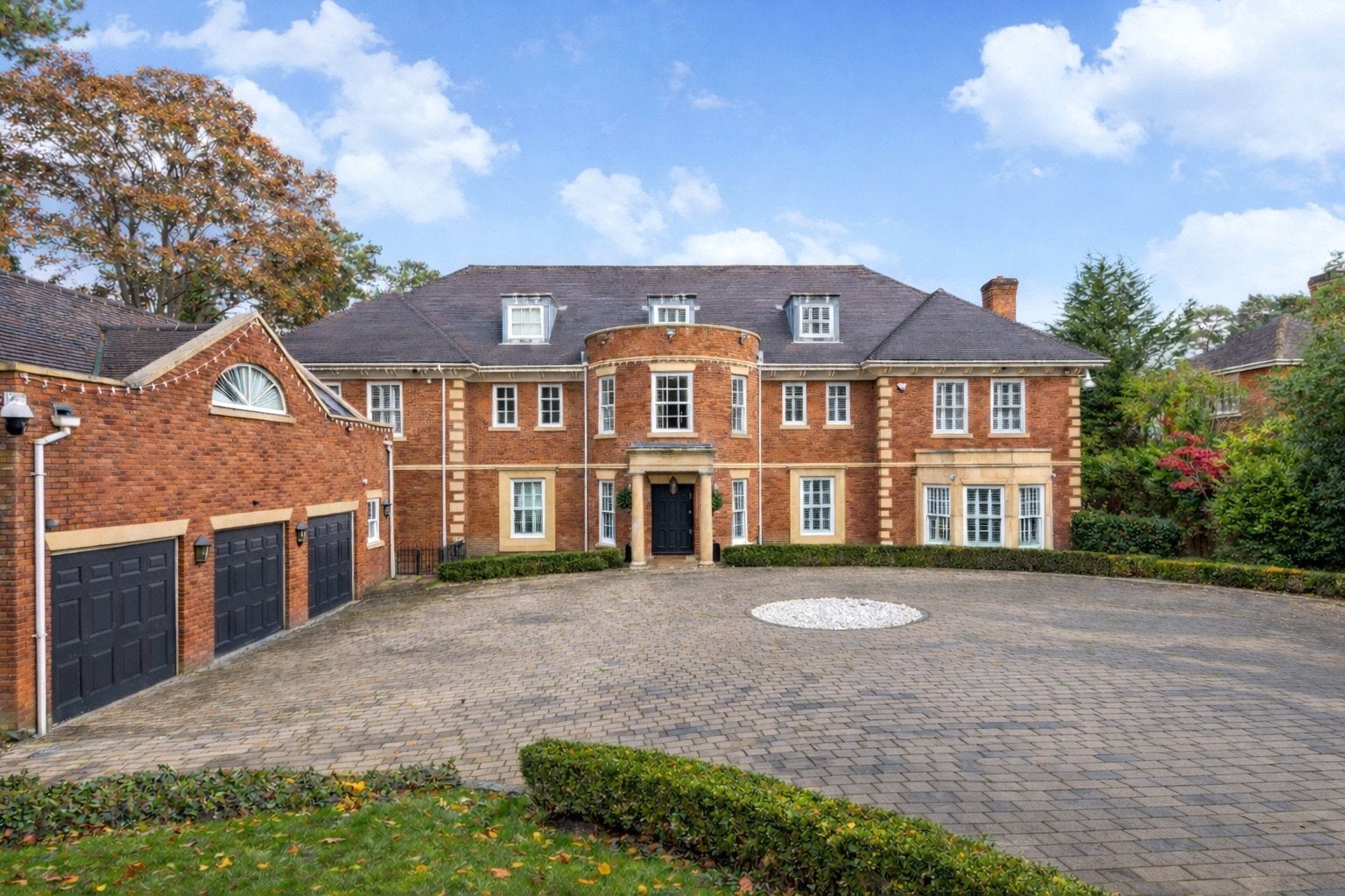 House Queens Drive in Elmbridge
