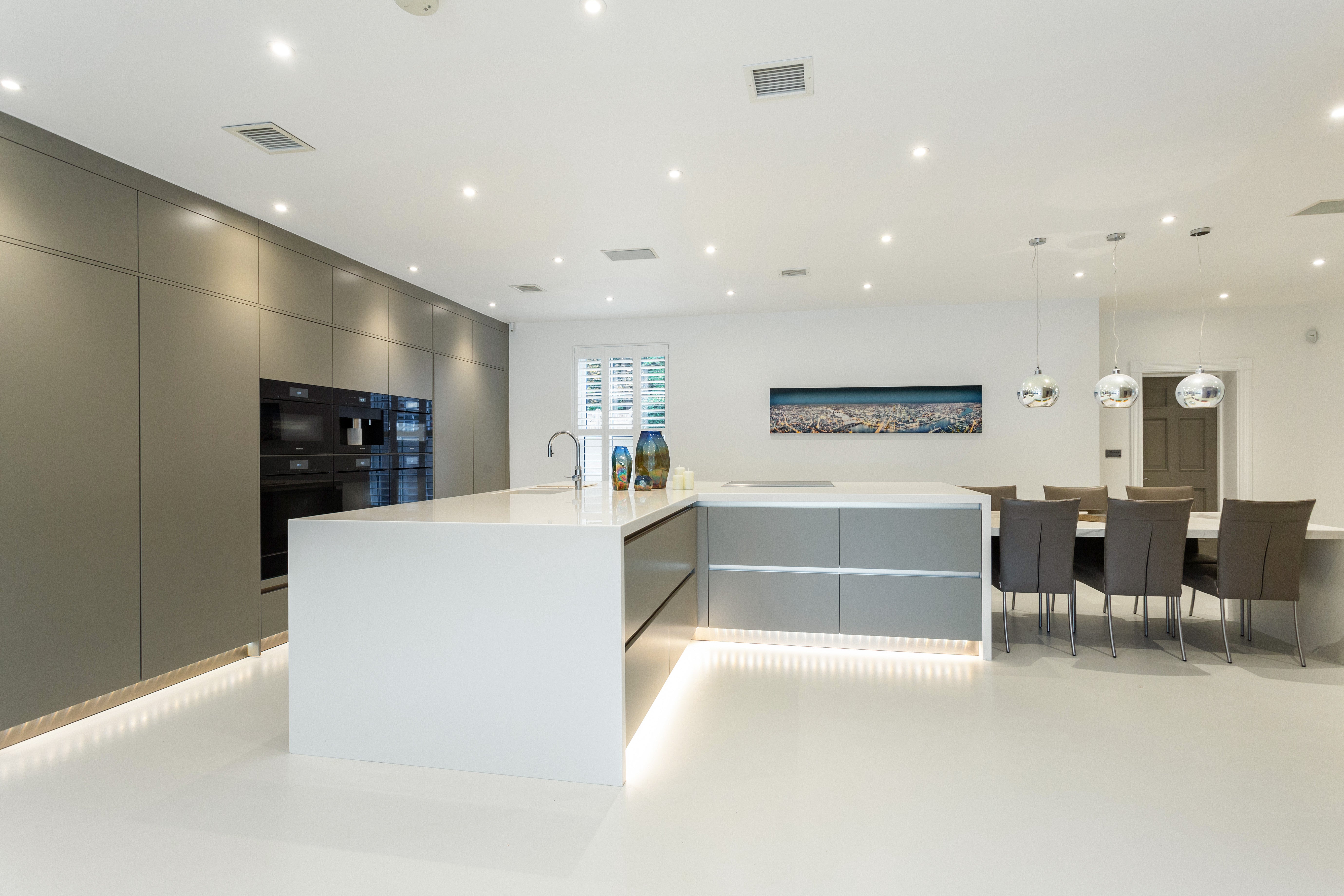 House Queens Drive in Elmbridge