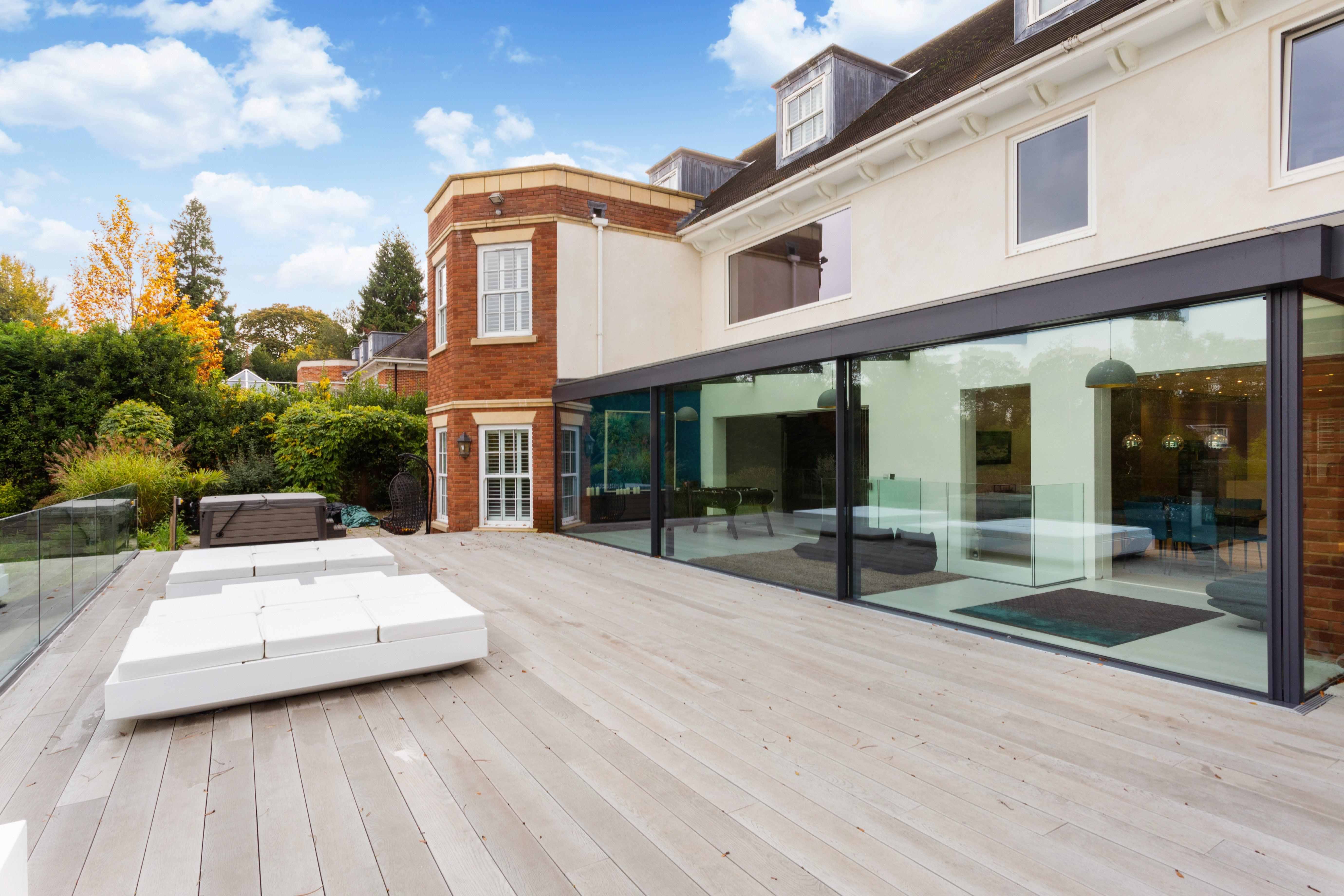 House Queens Drive in Elmbridge