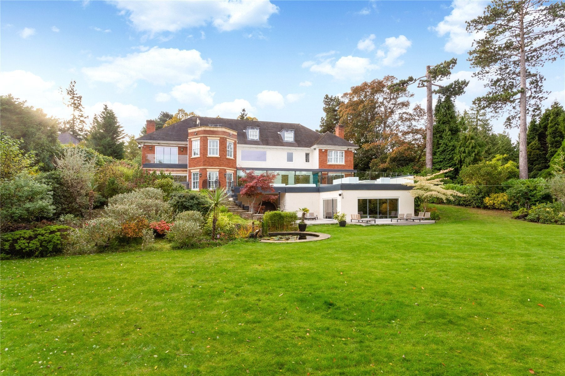 House Queens Drive in Elmbridge