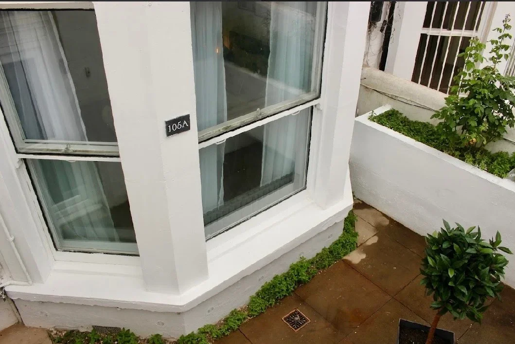 Flat Sinclair Road in Greater London