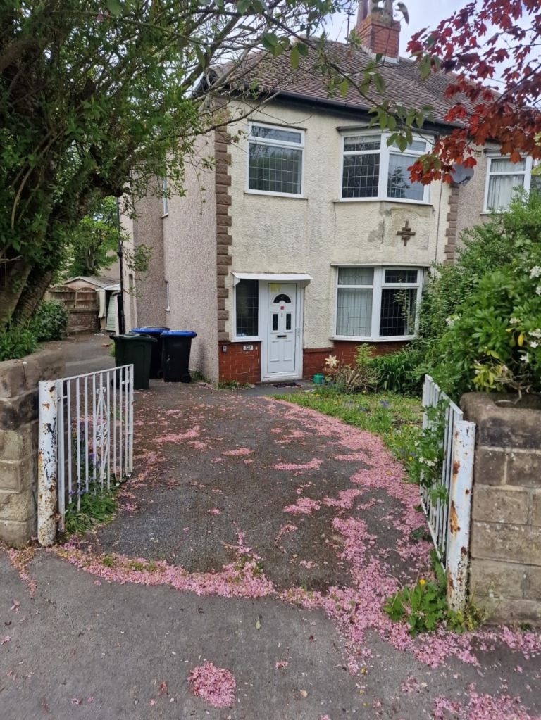 Flat Rooley Lane in Bradford