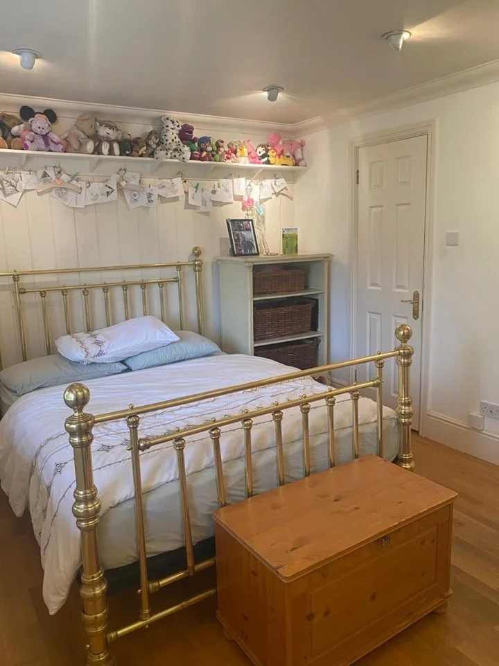 Room Chevalier Close in Greater London