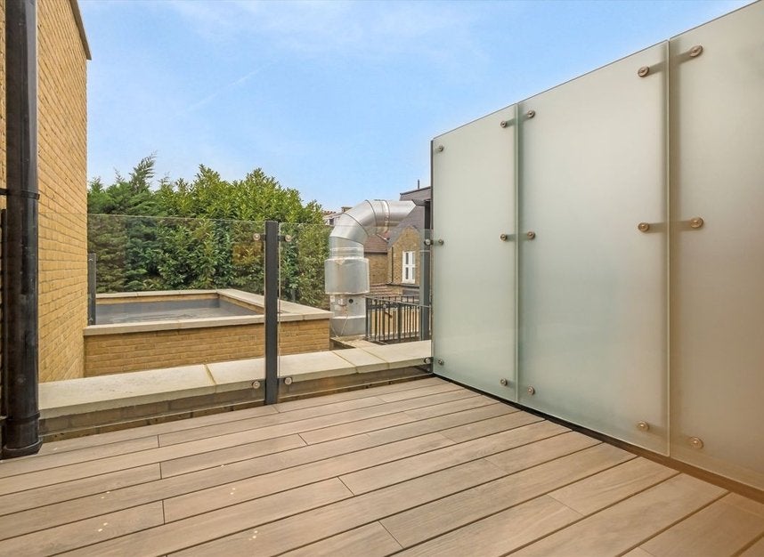 Flat Merton Road in Greater London