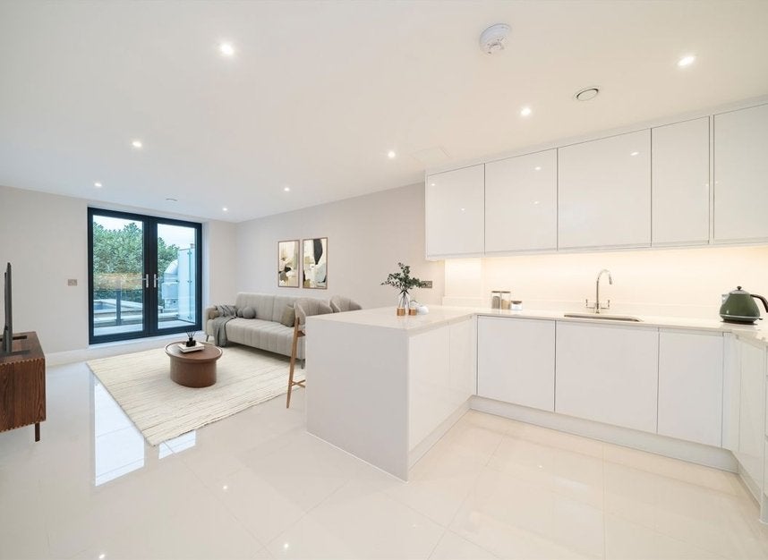 Flat Merton Road in Greater London