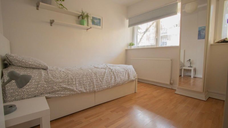 Room Teale Street in Greater London
