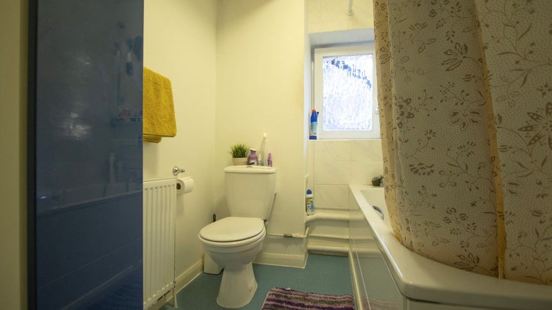 Room Teale Street in Greater London