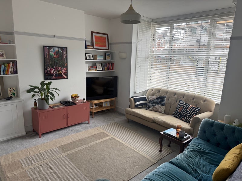 Room Stanger Road in Greater London