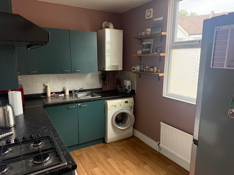 Room Stanger Road in Greater London