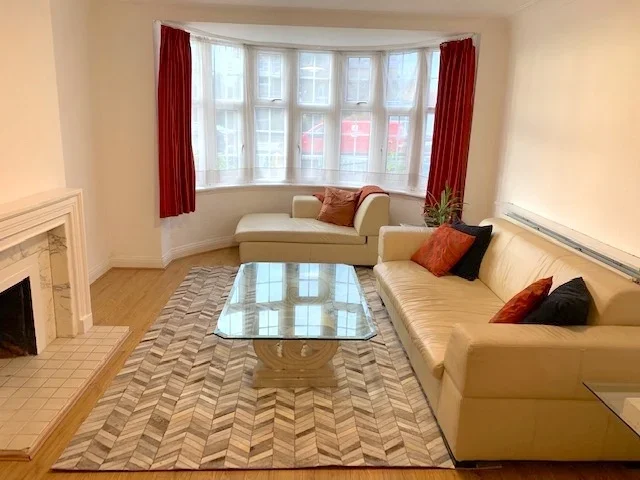 Flat The Burroughs in Greater London