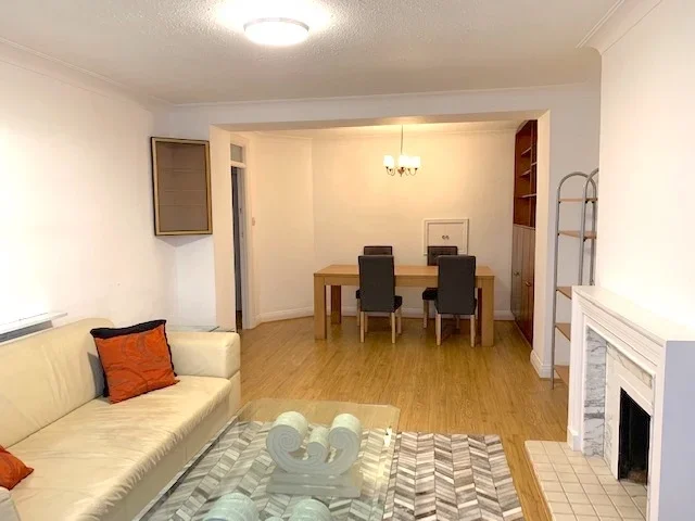 Flat The Burroughs in Greater London