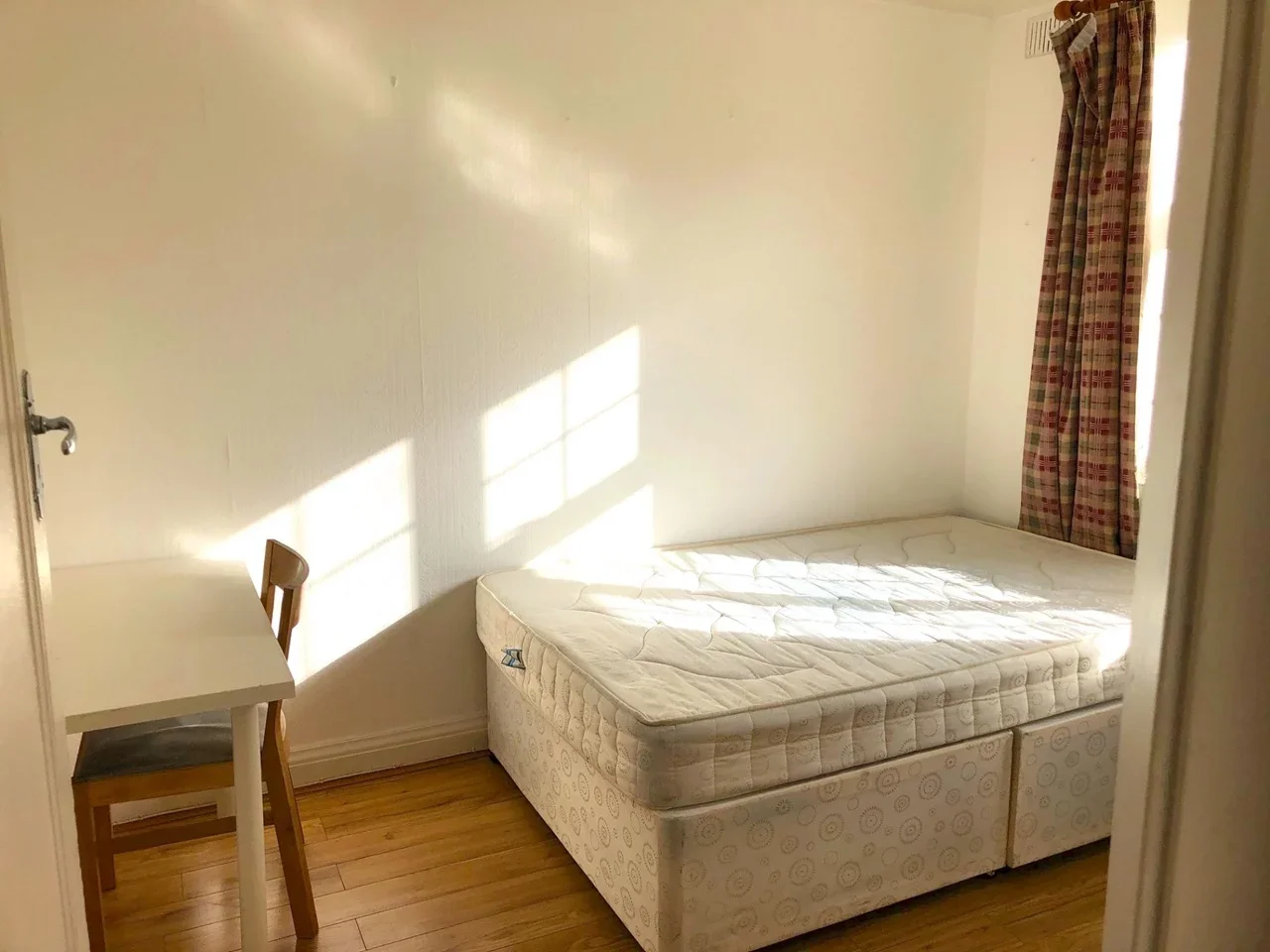 Flat The Burroughs in Greater London