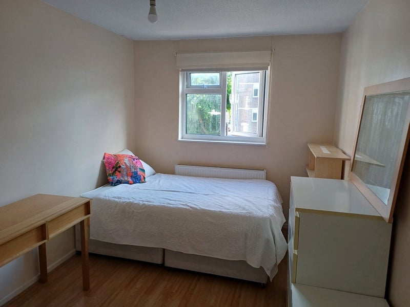 Room Hungerford Road in Greater London