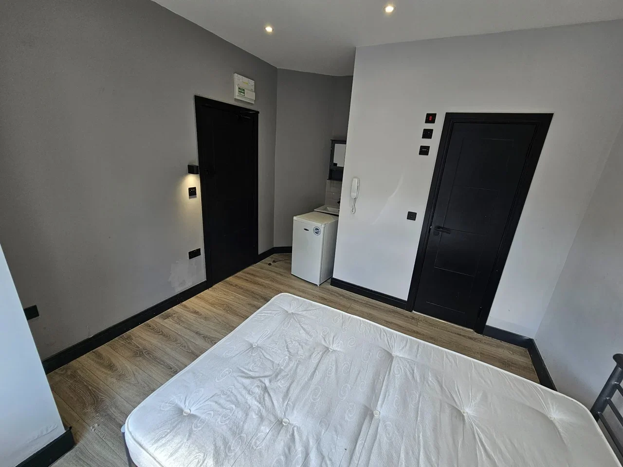 Flat Champion Crescent in Greater London