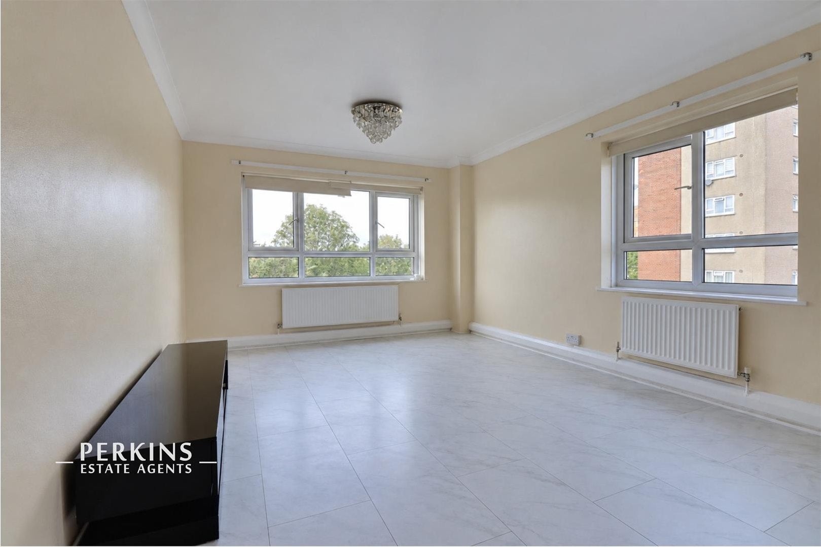 Flat Newmarket Avenue in Greater London