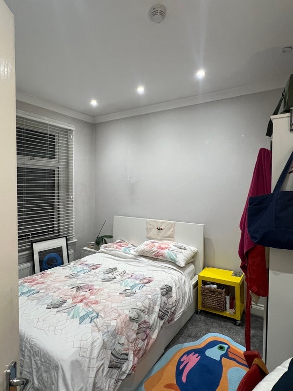 Room Rainbow Street in Greater London