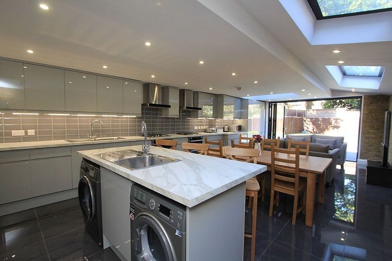 Room Rainbow Street in Greater London
